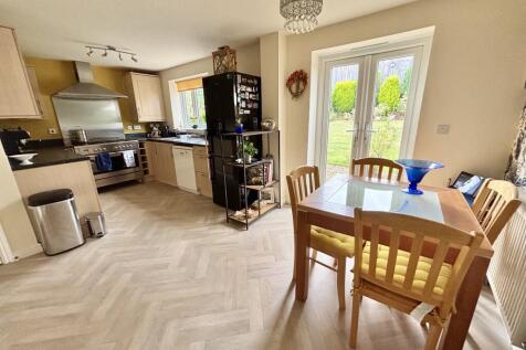 Kitchen / Breakfast Room