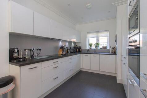 Willowbourne, Fleet, GU51 photo 5