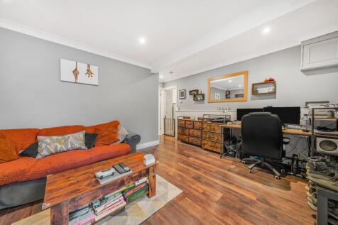 Belvedere Drive, Newbury, RG14 photo 4