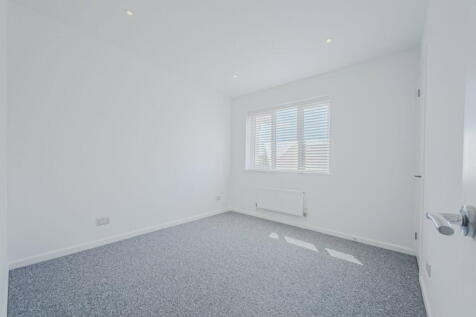 Graythwaite Close, Swindon, SN25 4UE photo 4