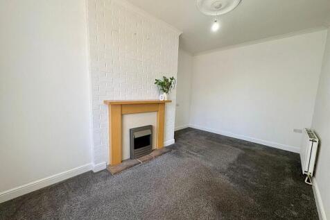 Jester Place, Queensbury photo 4