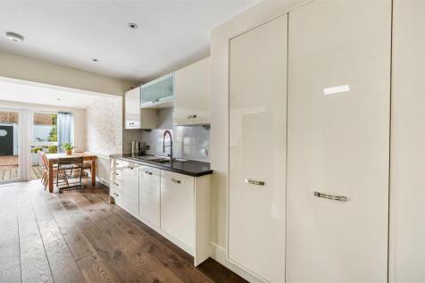 19 Berrymead Gardens-5.jpg