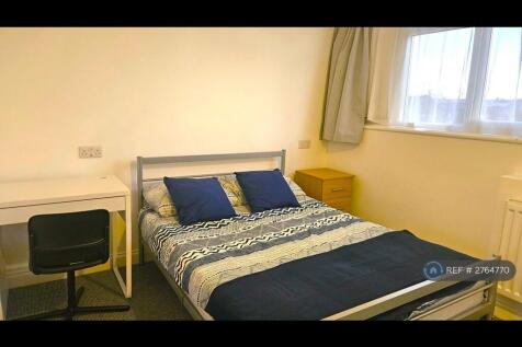 Ensuite Room b (Avail Now)