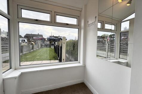 Long Lane, Clayton West, Huddersfield, HD8 9PR photo 4