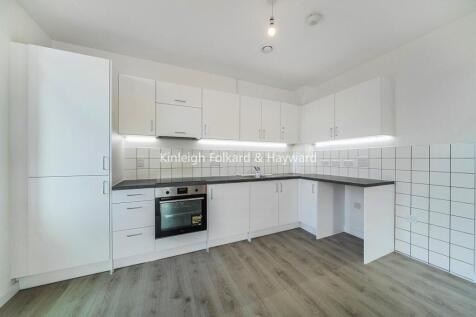 22 Centenary Road, Dagenham, RM9 photo 3