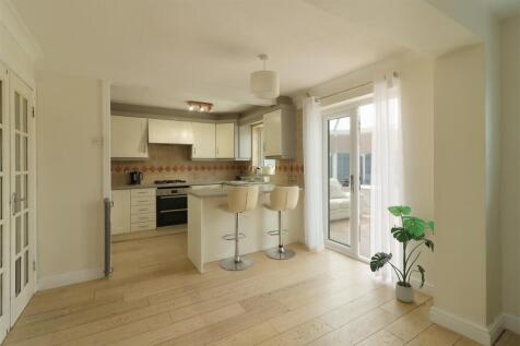 Superb Kitchen/ Diner