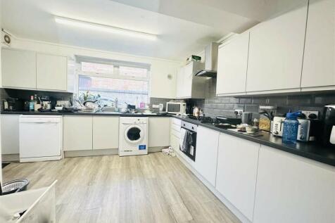 Teversal Avenue, Nottingham, Nottinghamshire, NG7 photo 3