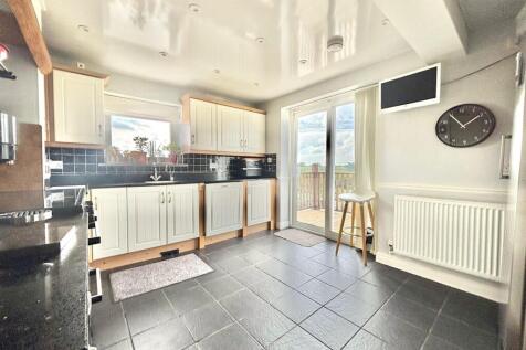 Kitchen (First Floor)