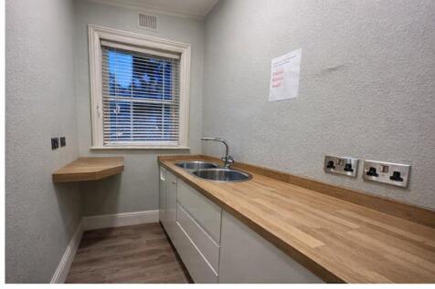 Office to rent Image 4