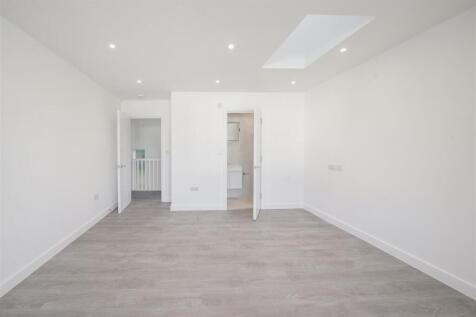 Hollycroft Avenue, Wembley photo 3