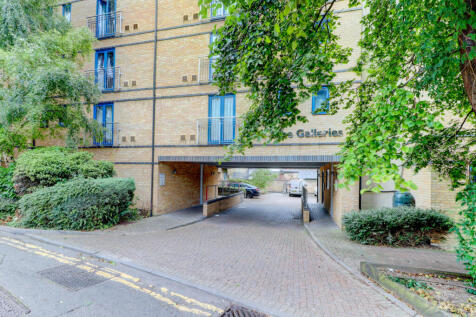 High Wycombe, HP13 - property photo
