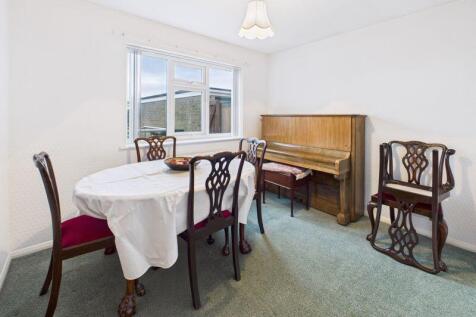 Bedroom / Dining Room