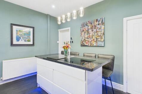 CAM03729G0-PR0189-STILL011