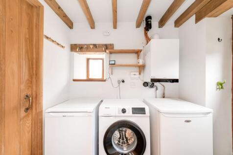 SIDE ENTRANCE LOBBY / UTILITY ROOM