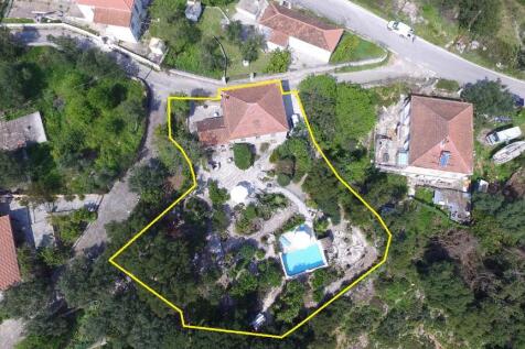 Aerial &amp; border view