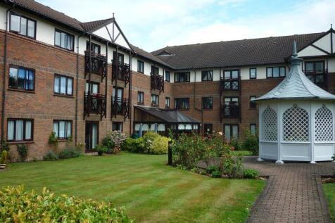 1-bed house on Ravenscourt, Sawyers Hall Lane, Brentwood, Essex, £800/mo