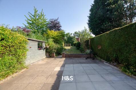 18 Ulleries -garden.jpg