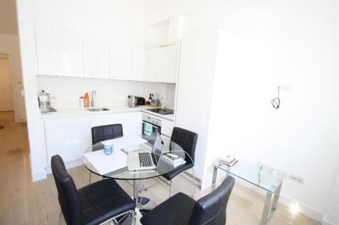 STUDIO ROOM