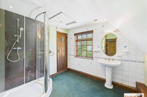 En-suite bathroom