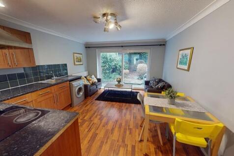 6 Clinton Court, Nottingham, Ng1 4ds photo 4