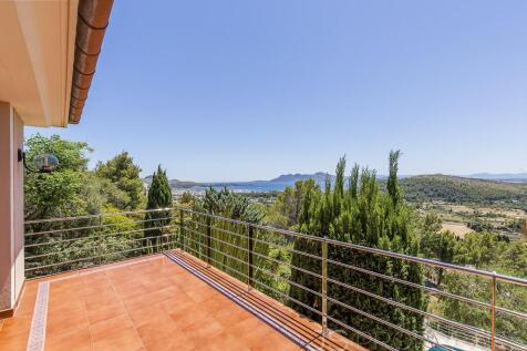 LUXURY VILLA WITH PANORAMIC VIEWS OF THE BAY OF PUERTO POLLENSA