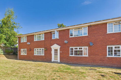 2 bed flat to rent Roseacre Close, Canterbury CT2