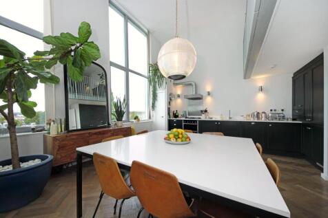 Gv-105 Issigonis House (12).jpg