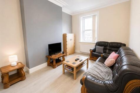 168 Heaton Road loun