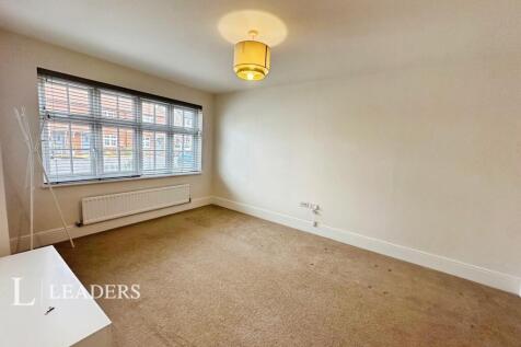 Bradshaw Close, Alconbury Weald, Huntingdon, PE28 photo 5