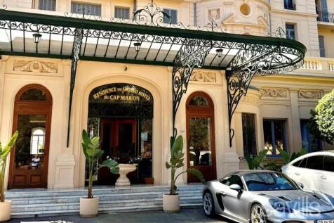 Sole agent - sea front - apartment Roquebrune Cap 