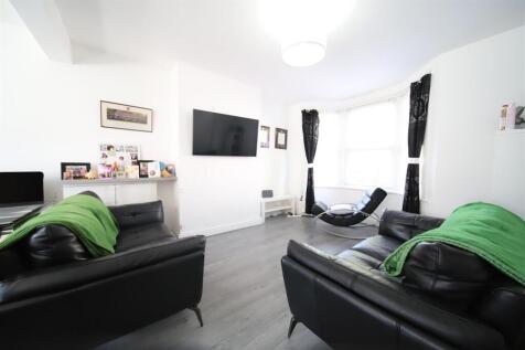 LOUNGE 1.JPG