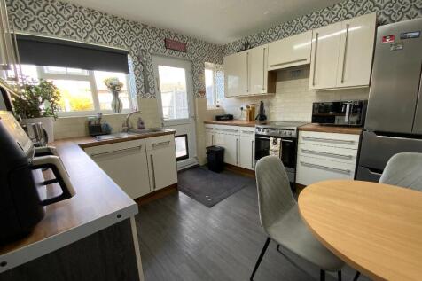 KITCHEN 10'10 x 10'3