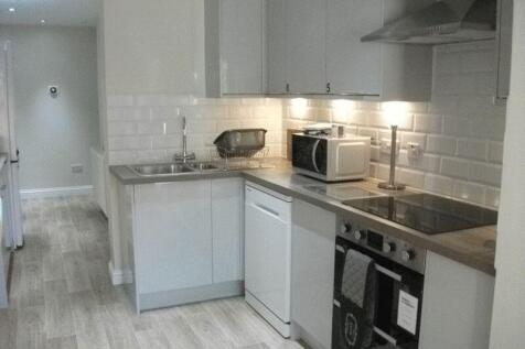 ROOM LET WITH ENSUITE photo 3