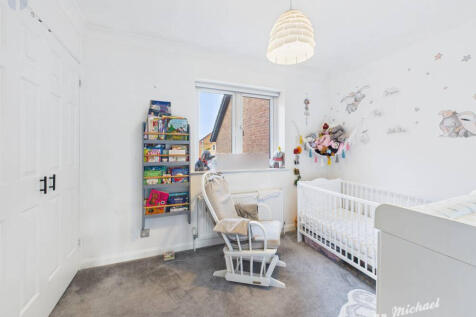 CAM03852G0-PR0429-STILL006-thumbnail-h750-70