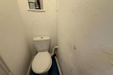  Rayners Lane, HA...