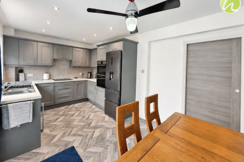 Kitchen/ Dining
