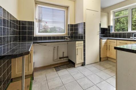 Kitchen at 8 High Pines-002.JPG