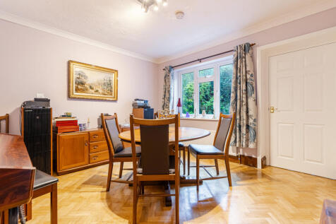 A16 - Noss Mayo, Stoke Road, Westonhay - 251210