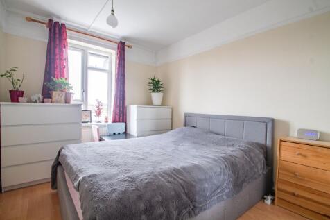 Strongbow Crescent, London, SE9 photo 3