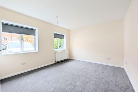 Bishopric, Horsham, RH12 photo 4