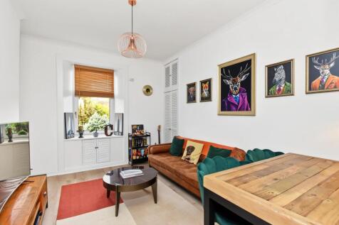 Lounge/Dining Angle 1