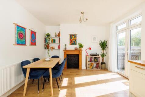 81 Teewell Ave-13.jpg