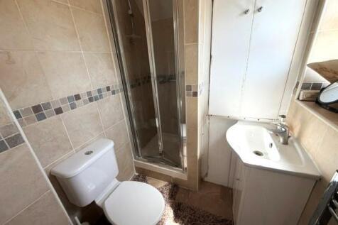SHOWER ROOM.jpg