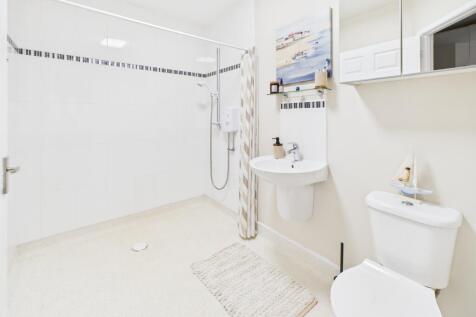 CAM04825G0-PR0244-STILL014