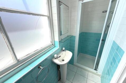 Bathroom 1.jpg