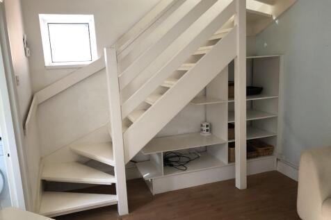 Paggs Court NEWPORT PAGNELL photo 5