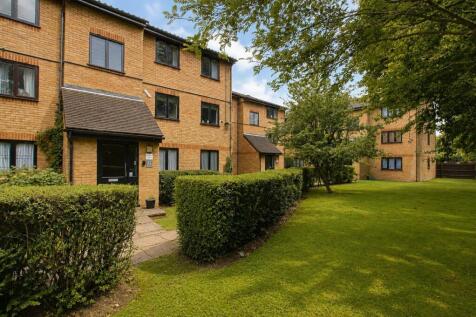 London, W7 - property photo