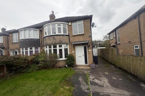 3-bed semi-detached on Carr Manor View, Leeds, £1,400/mo
