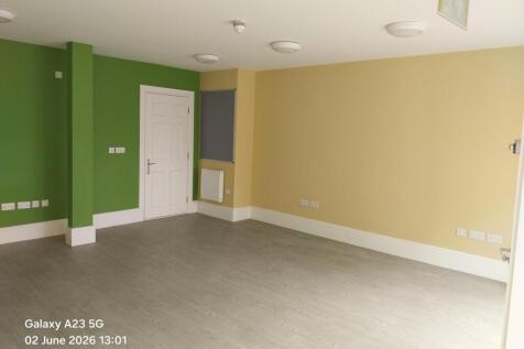 Retail Property (high street) to rent Image 3
