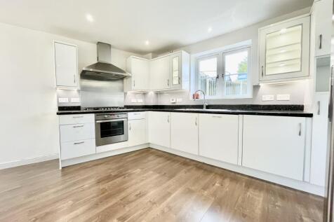 Cagney Crescent Milton Keynes MK4 photo 3